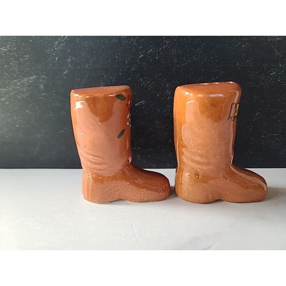 Grand River Dam Souvenir Salt And Pepper Shakers Vintage, READ